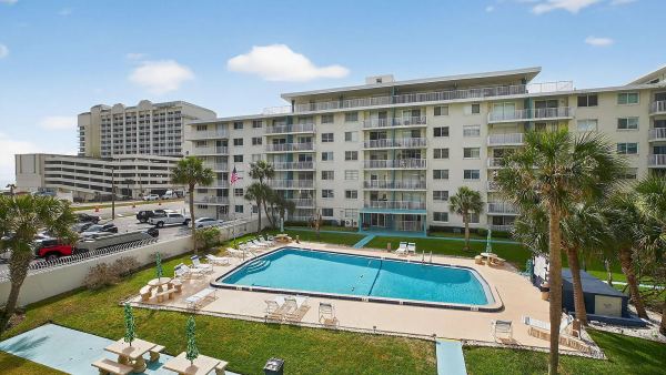 Aerial view of South Tower and Pool, Photo Credit: Adam Posey, 386 Productions