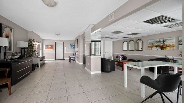 West Lobby and Meeting Room, Photo Credit: Adam Posey, 386 Productions